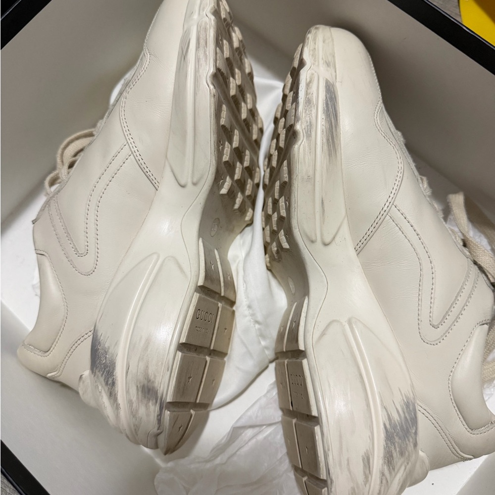Gucci Rython Off-White Sneakers with Red Logo - Picture 4 of 8